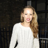 Kimberley Walsh mobbed by screaming fans as she leaves the Theatre Royal | Picture 102196
